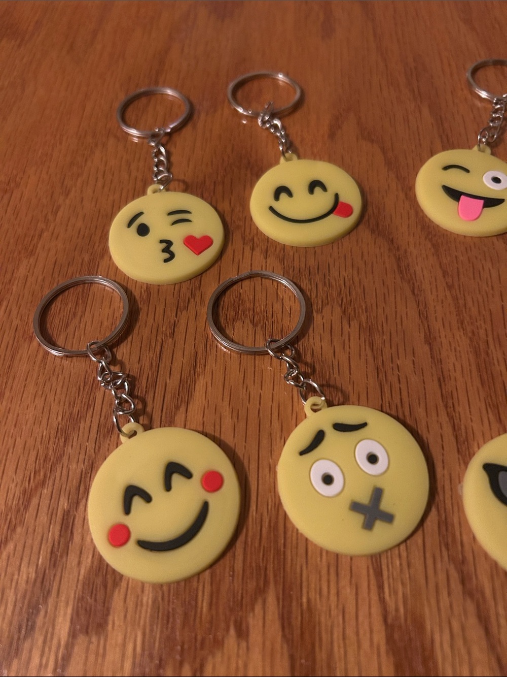 Set of 8 Yellow Emoji emoticon Keychains - Picture 3 of 3